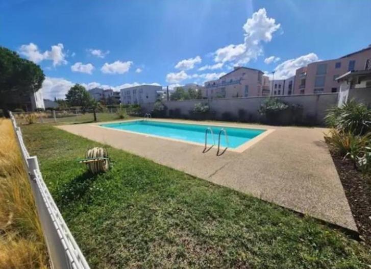 Le Courvoisy, Studio Avec Piscine, Pres Groupama Stadium Et Salle Arena Meyzieu Bagian luar foto